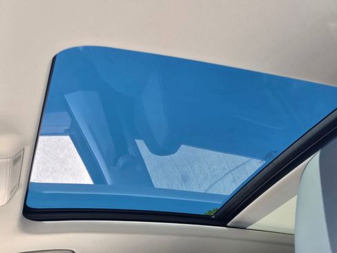 Certified 2025 Volkswagen Tiguan SE w/ Panoramic Sunroof Package AWD/4WD image 23