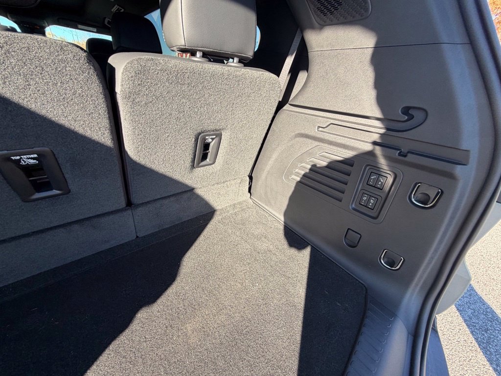Used 2026 Buick Enclave Sport Touring w/ Power Package AWD/4WD image 51