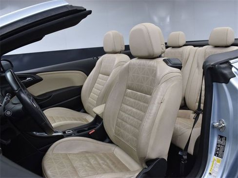 Used 2018 Buick Cascada Premium image 9