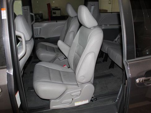 Used 2015 Toyota Sienna XLE Premium AWD/4WD image 21