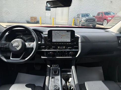 Certified 2025 Nissan Pathfinder SL AWD/4WD image 25