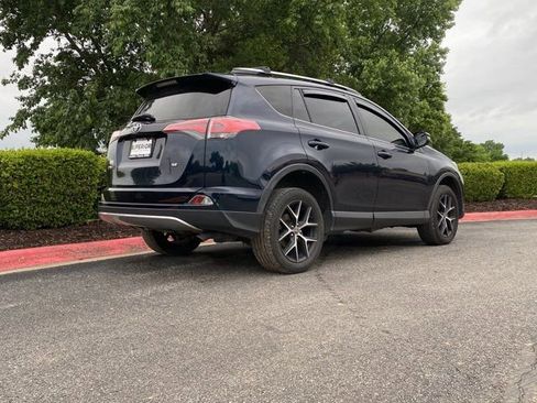 Used 2018 Toyota RAV4 SE w/ Power Extra Value Package FWD image 3