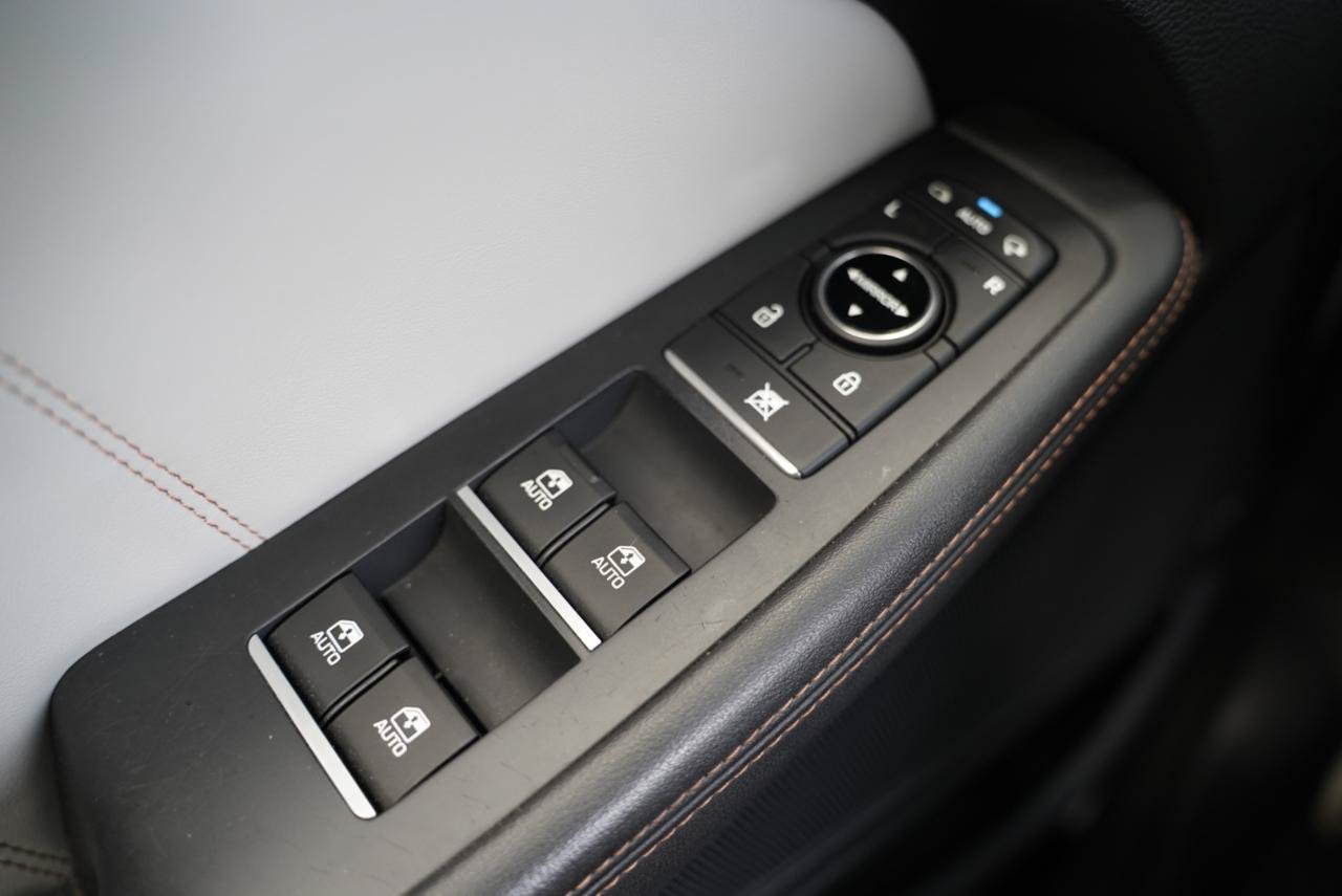 Used 2018 Genesis G80 3.3T Sport RWD image 28