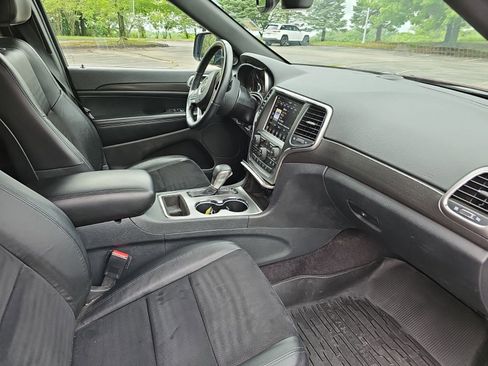 Used 2018 Jeep Grand Cherokee Altitude AWD/4WD image 11