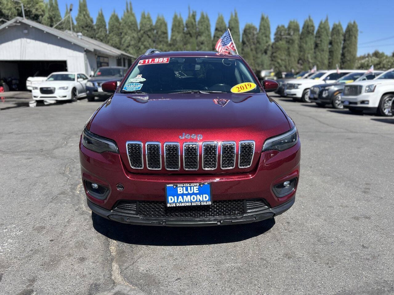 Used 2019 Jeep Cherokee Latitude Plus w/ Comfort/Convenience Group AWD/4WD image 2