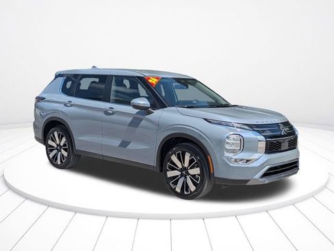 New 2026 Mitsubishi Outlander SE FWD image 2