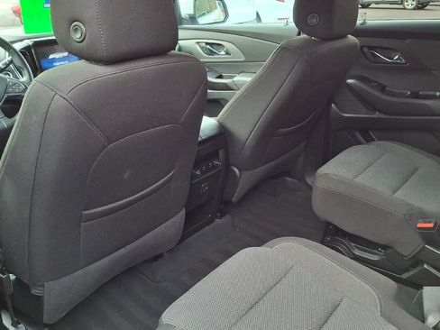 Used 2023 Chevrolet Traverse LT image 9