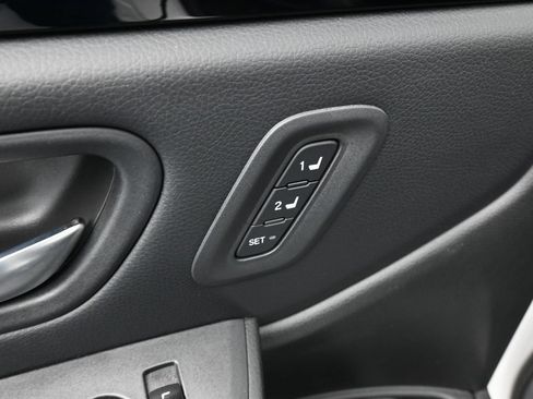 Used 2025 Honda Pilot EX-L image 14