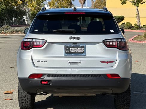 Used 2024 Jeep Compass Trailhawk image 5