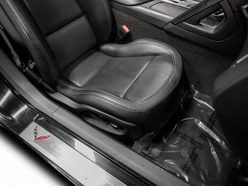 Used 2019 Chevrolet Corvette Stingray Coupe w/ Carbon Flash Badge Package image 34