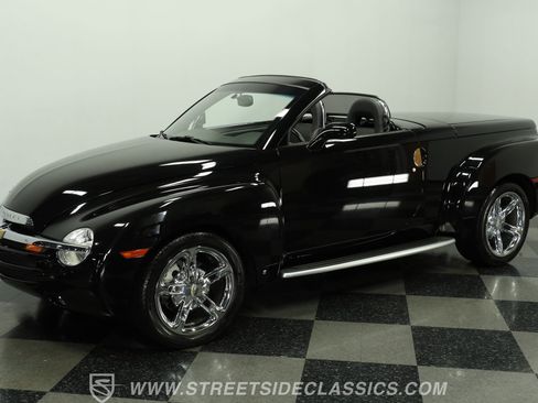 Used 2005 Chevrolet SSR w/ Preferred Equipment Group image 6