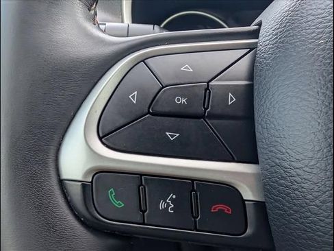 Used 2018 Jeep Compass Latitude FWD image 15