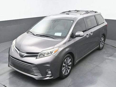 Used 2019 Toyota Sienna Limited FWD image 31