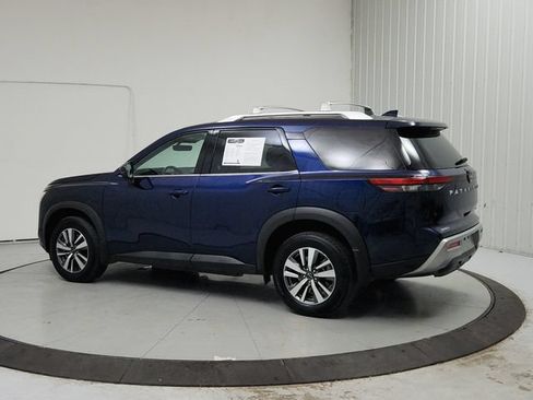 Used 2025 Nissan Pathfinder SL FWD image 5