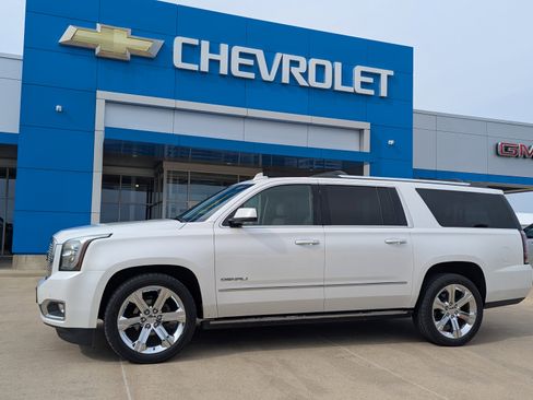 Used 2016 GMC Yukon XL Denali w/ Open Road Package AWD/4WD image 3