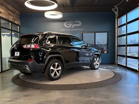 Used 2020 Jeep Cherokee Limited w/ Technology Group AWD/4WD image 3