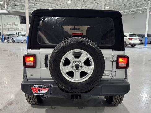 Used 2022 Jeep Wrangler Sport S image 18