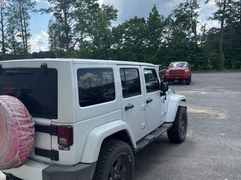 Used 2012 Jeep Wrangler Unlimited Sahara AWD/4WD image 4