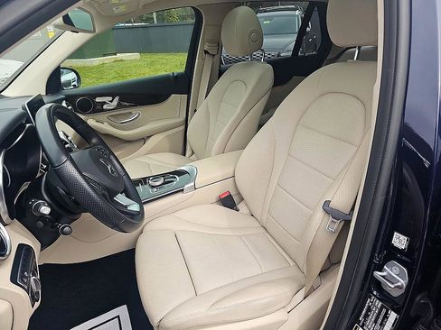 Used 2019 Mercedes-Benz GLC 300 4MATIC image 15