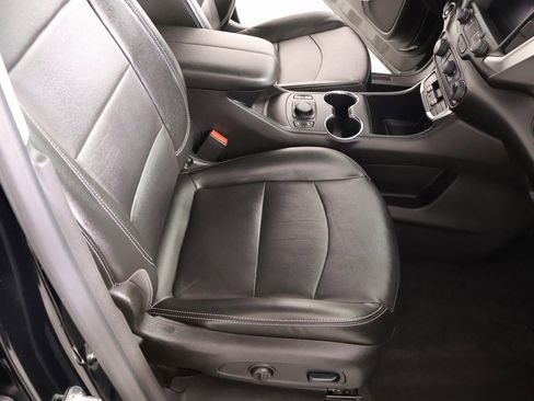 Used 2024 GMC Terrain SLT image 12