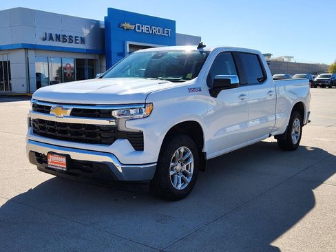 Used 2024 Chevrolet Silverado 1500 LT image 2