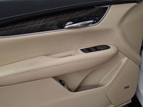 Used 2018 Cadillac XT5 AWD image 8
