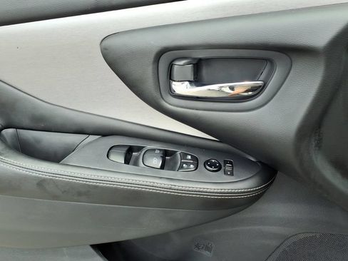Used 2024 Nissan Murano SV AWD/4WD image 12