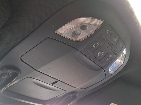 Used 2023 Chrysler Pacifica Limited w/ S Appearance Package image 32