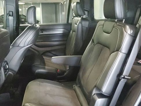 Used 2025 Jeep Grand Cherokee L Altitude image 14