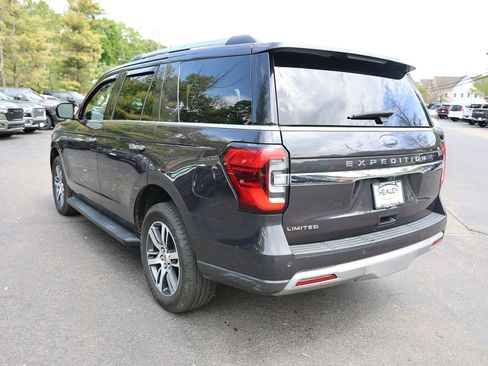 Used 2024 Ford Expedition Limited AWD/4WD image 5