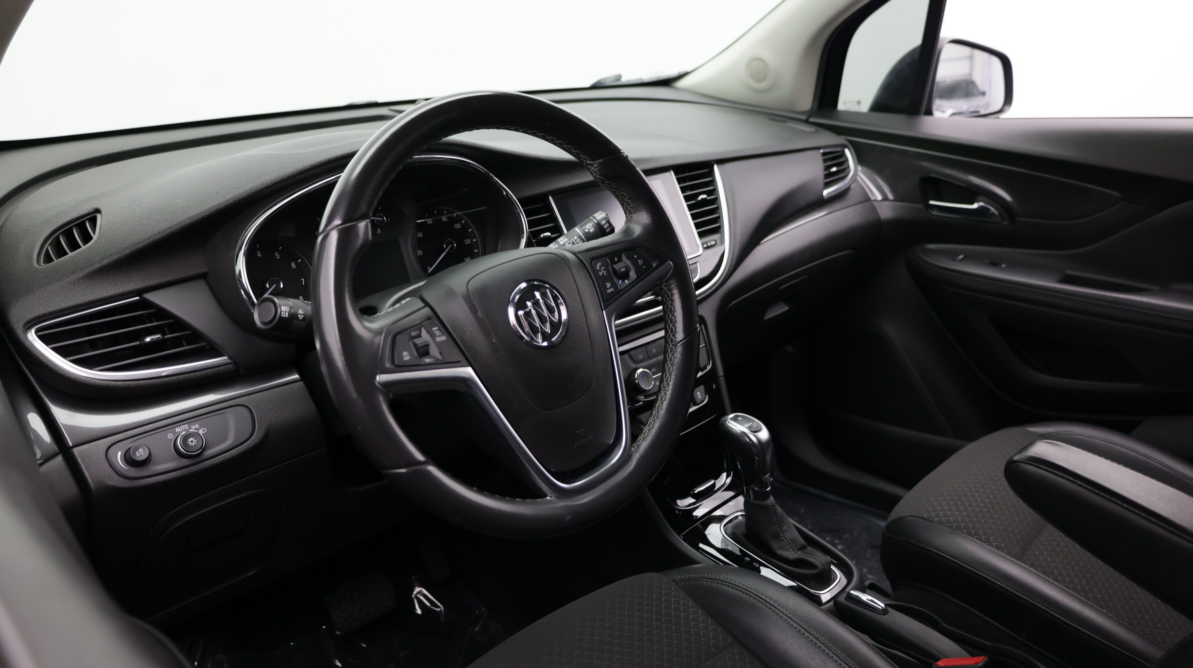 Used 2019 Buick Encore Preferred w/ LPO, Active Package FWD image 11