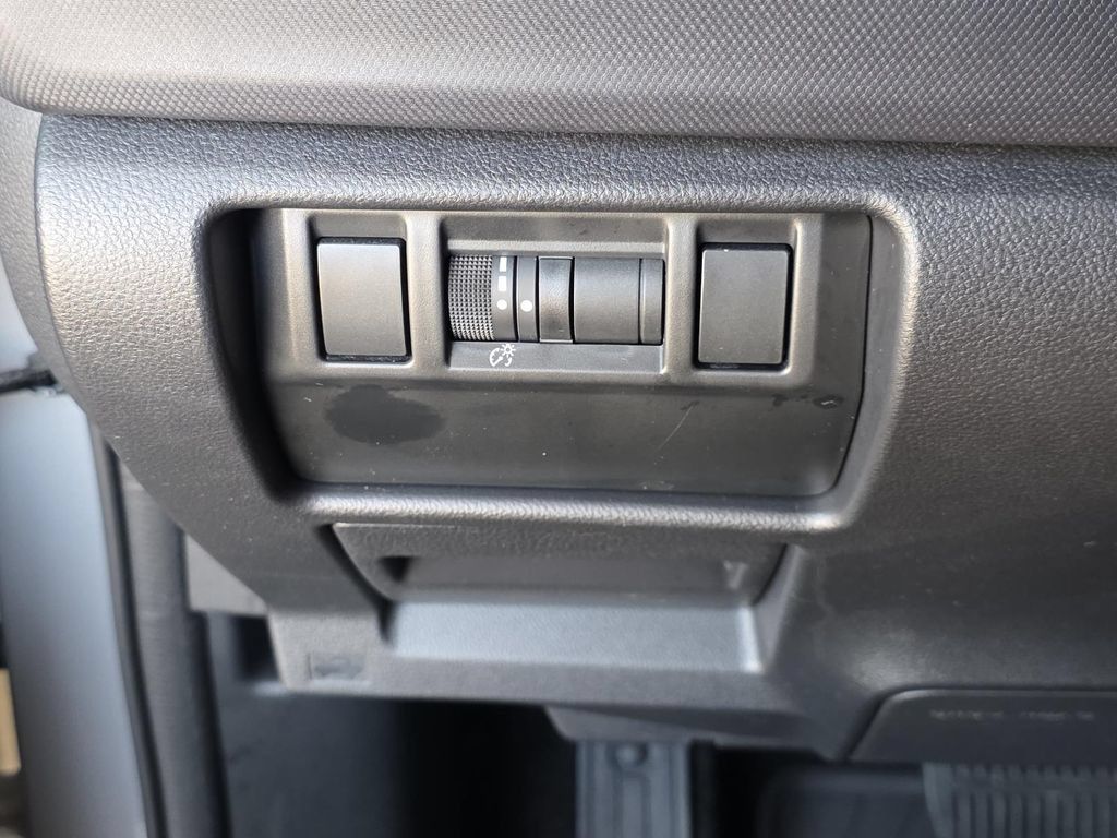 Used 2025 Subaru Forester Premium AWD/4WD image 19