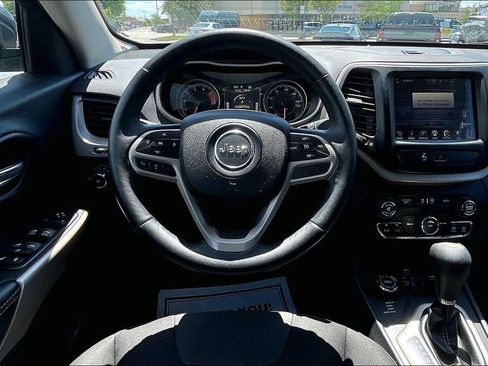 Used 2017 Jeep Cherokee Latitude w/ Safety/Convenience Group AWD/4WD image 5