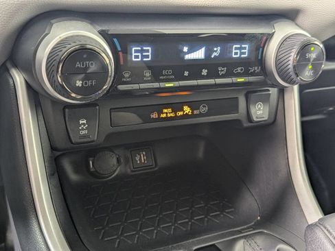 Used 2025 Toyota RAV4 XLE FWD image 21