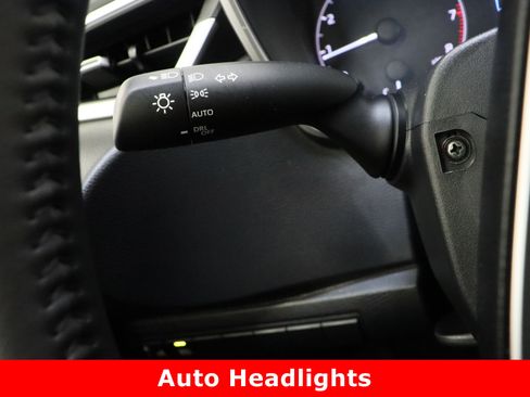 Used 2025 Toyota Corolla SE image 23