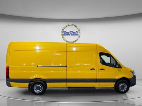 Used 2021 Mercedes-Benz Sprinter 2500 image 5