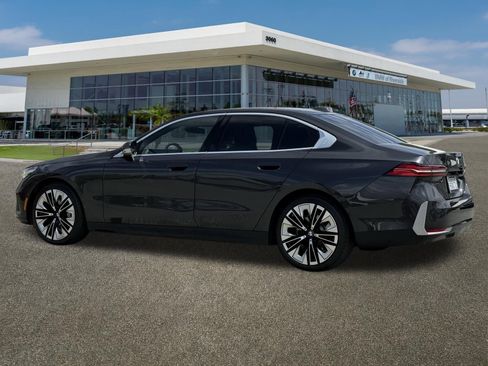 Certified 2024 BMW 530i w/ Premium Package RWD image 8