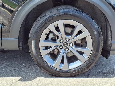 Used 2021 Ford Explorer XLT w/ XLT Sport Appearance Package image 9