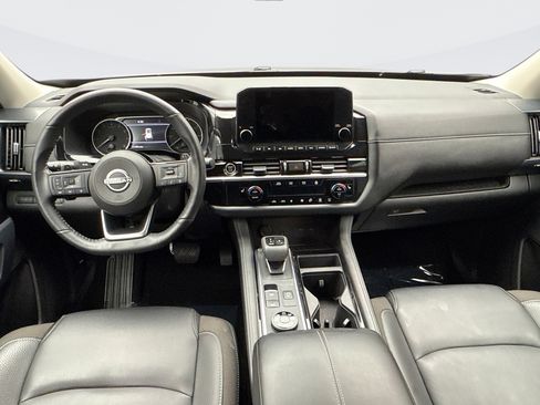 Used 2024 Nissan Pathfinder SL w/ Black Appearance Package image 14