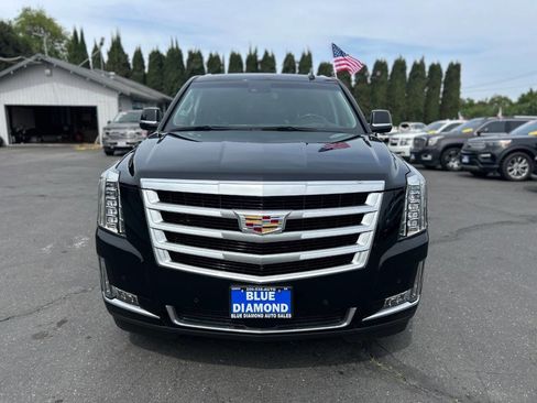 Used 2019 Cadillac Escalade Premium Luxury image 2