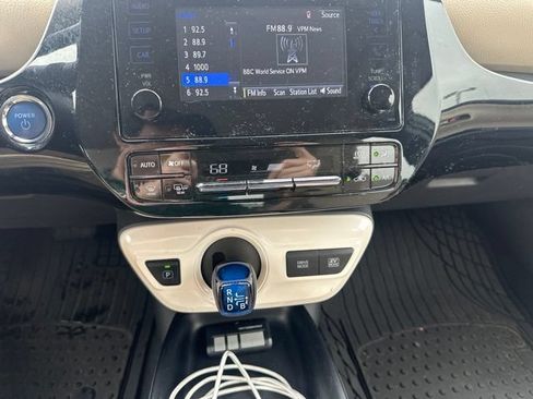 Used 2018 Toyota Prius Two w/ Prius Two Safety Plus Package FWD image 4