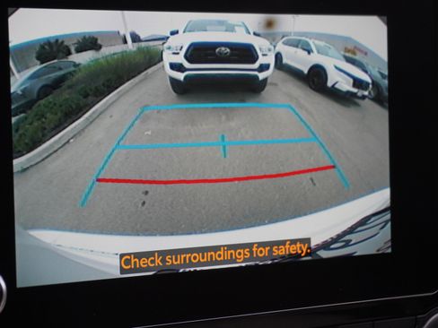 Used 2023 Toyota Highlander XLE image 31