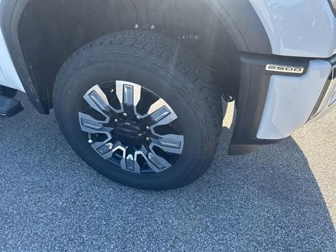 New 2025 GMC Sierra 2500 Denali w/ Denali Reserve Package image 6