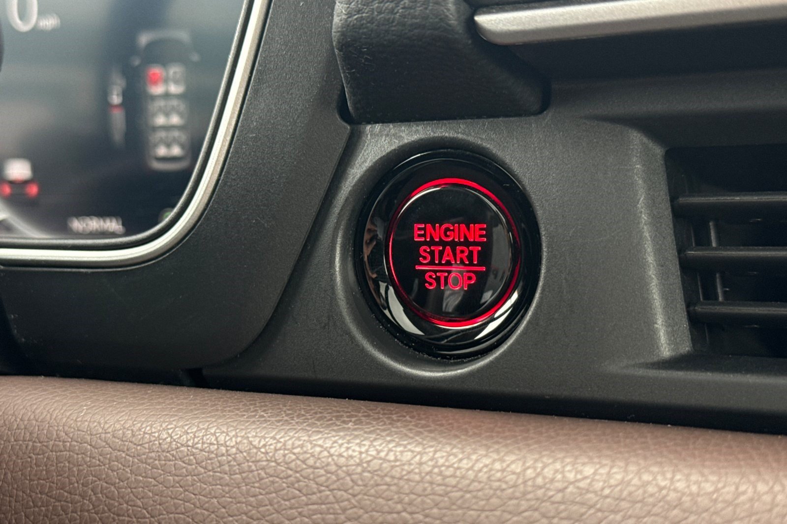 Certified 2025 Honda Pilot Elite image 15