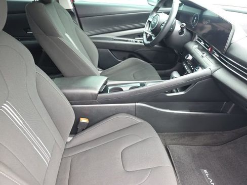 Used 2023 Hyundai Elantra SEL w/ Convenience Package FWD image 8