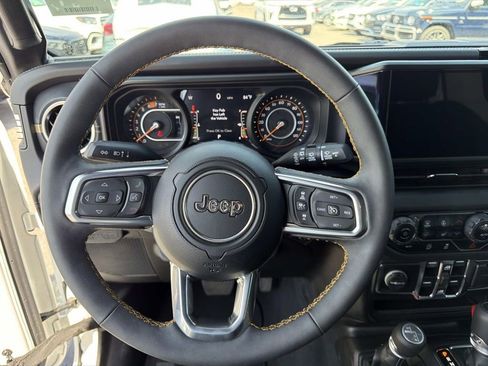 Used 2024 Jeep Wrangler Unlimited Sahara w/ Technology Group AWD/4WD image 21
