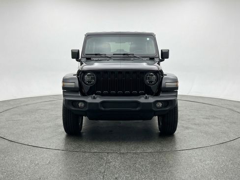 Used 2025 Jeep Wrangler Sahara image 2