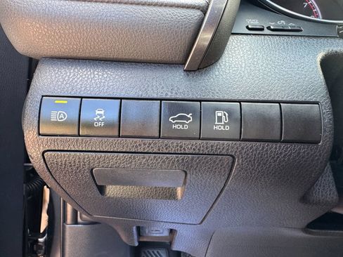 Used 2020 Toyota Camry SE image 17