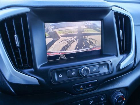 Used 2022 GMC Terrain SLE image 4