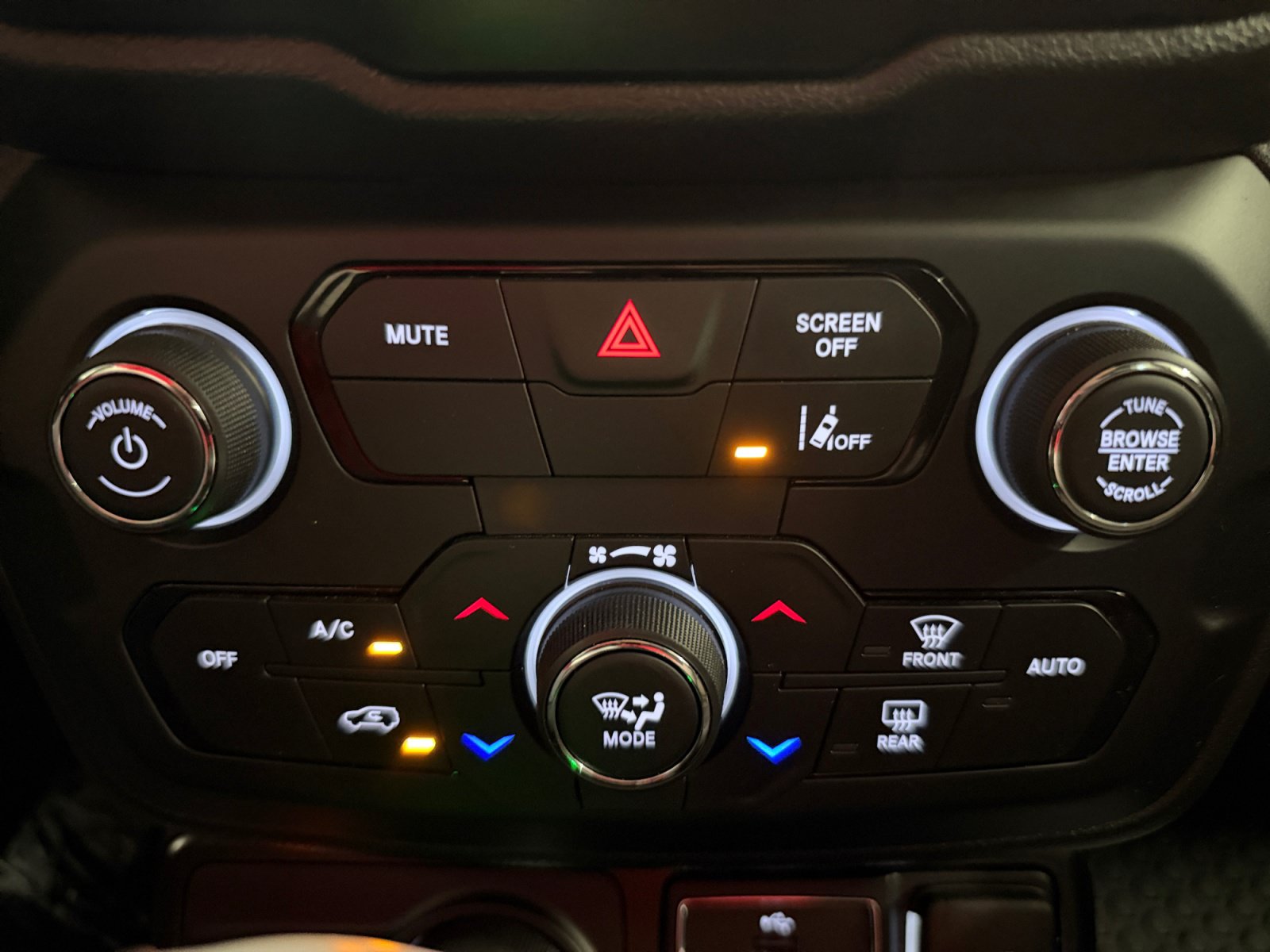 Used 2023 Jeep Renegade Latitude AWD/4WD image 19